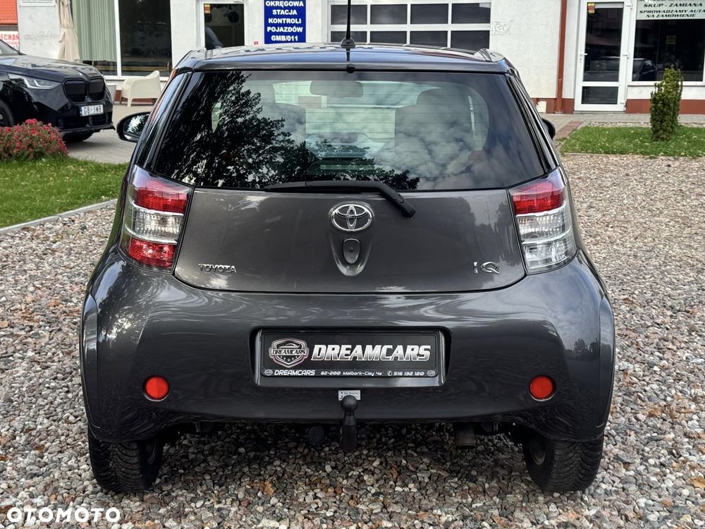 Toyota iQ - 13