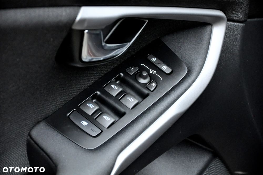 Volvo V40 Cross Country T3 Momentum - 22