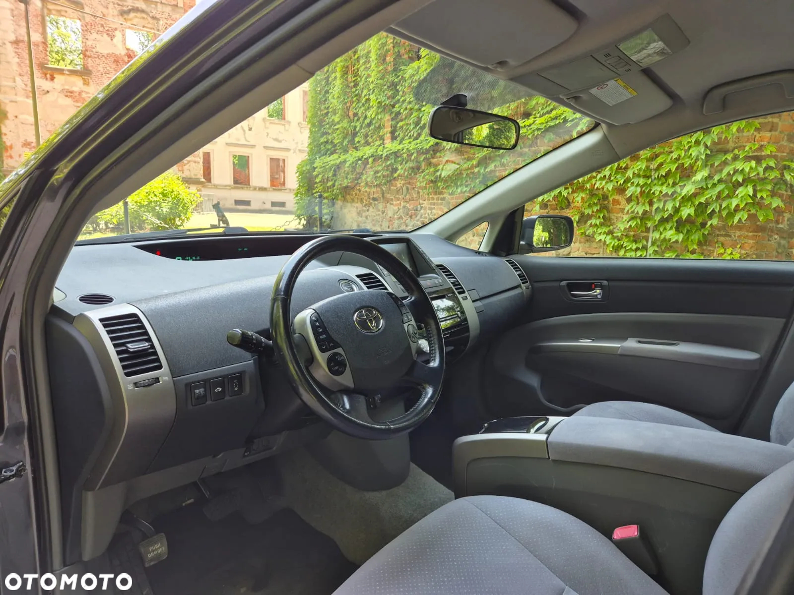 Toyota Prius (Hybrid) Executive - 14