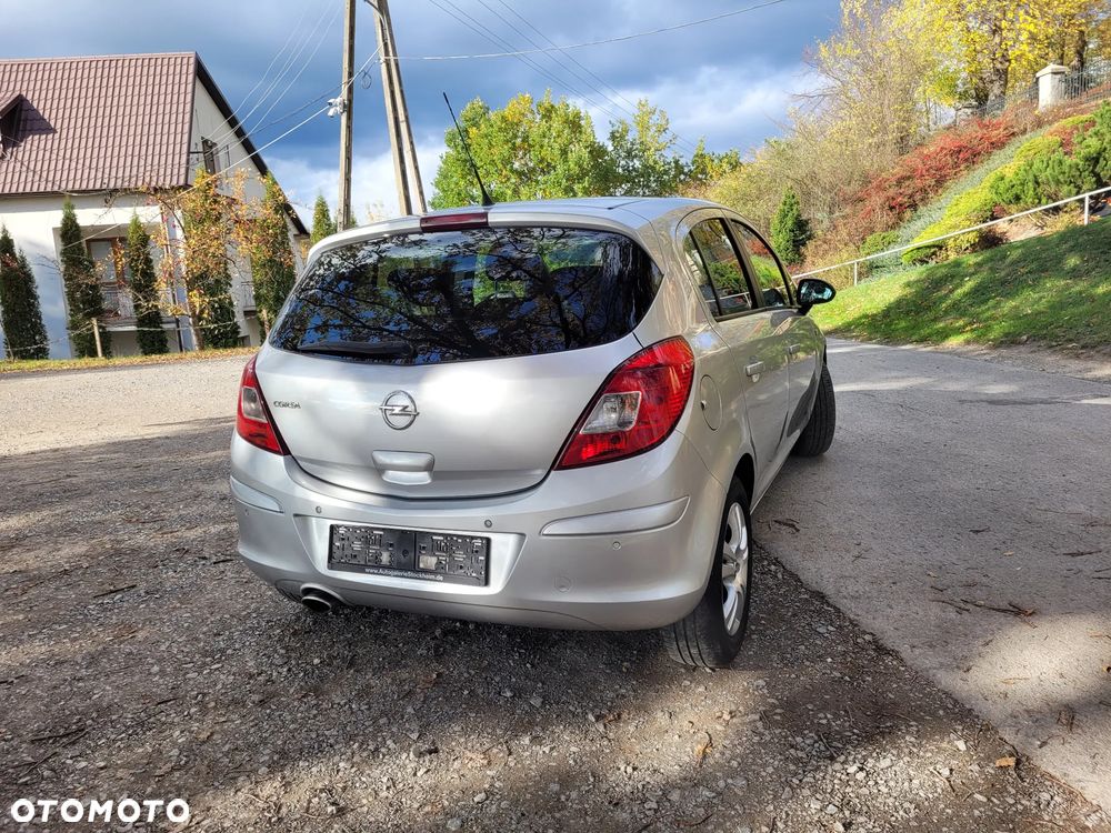 Opel Corsa 1.4 16V Innovation - 11