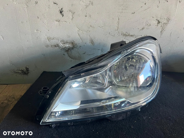 Lampa przód Mercedes C Klasa W204 204 LIFT ZWYKŁA 11-14 LH A2048204959