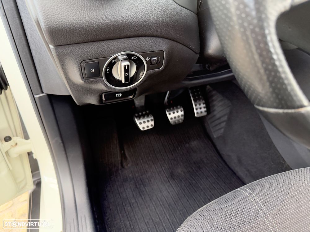 Mercedes-Benz GLA 200 CDI Urban - 35