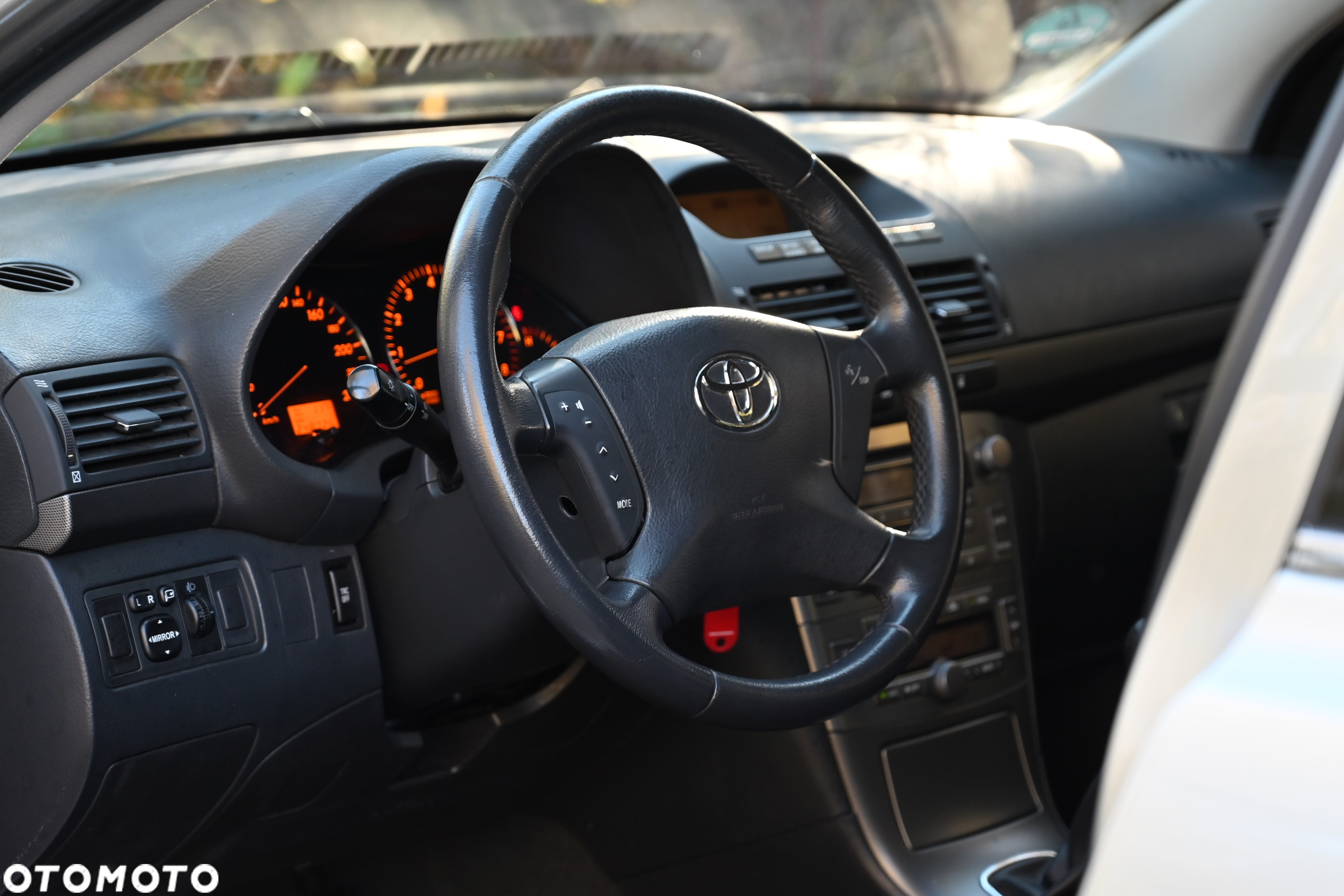 Toyota Avensis - 12