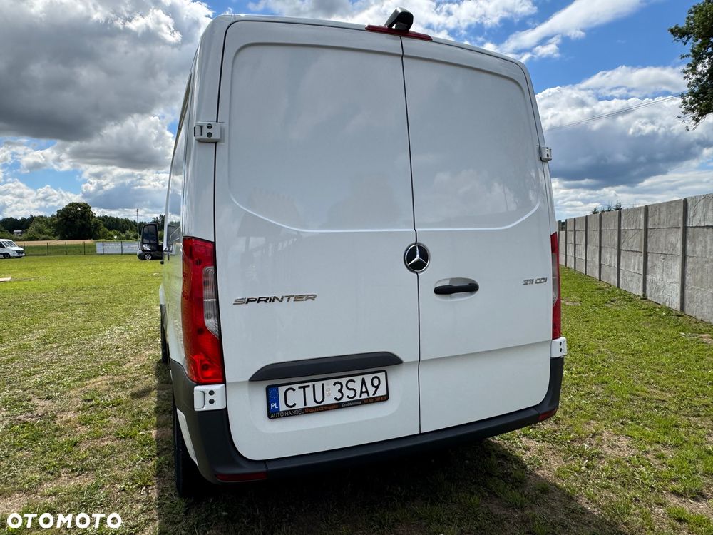 Mercedes-Benz SPRINTER 211 - 11