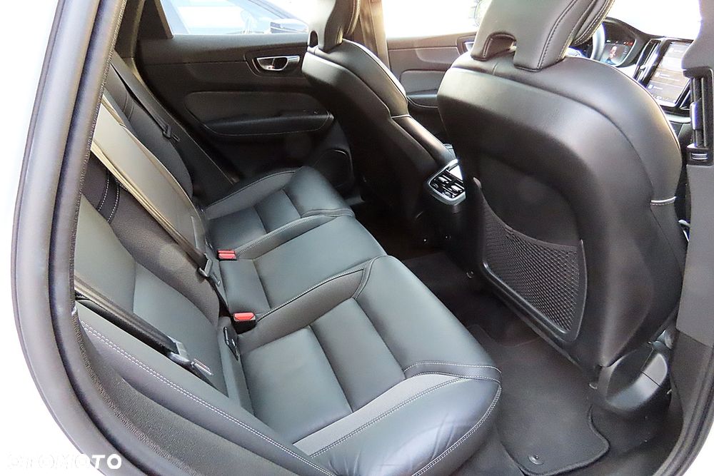 Volvo XC 60 B5 B AWD Ultimate Black Edition - 27
