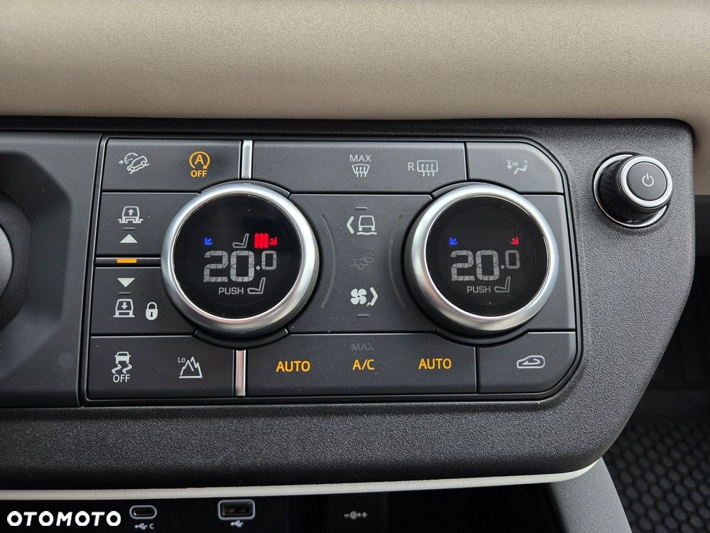 Land Rover Defender - 24