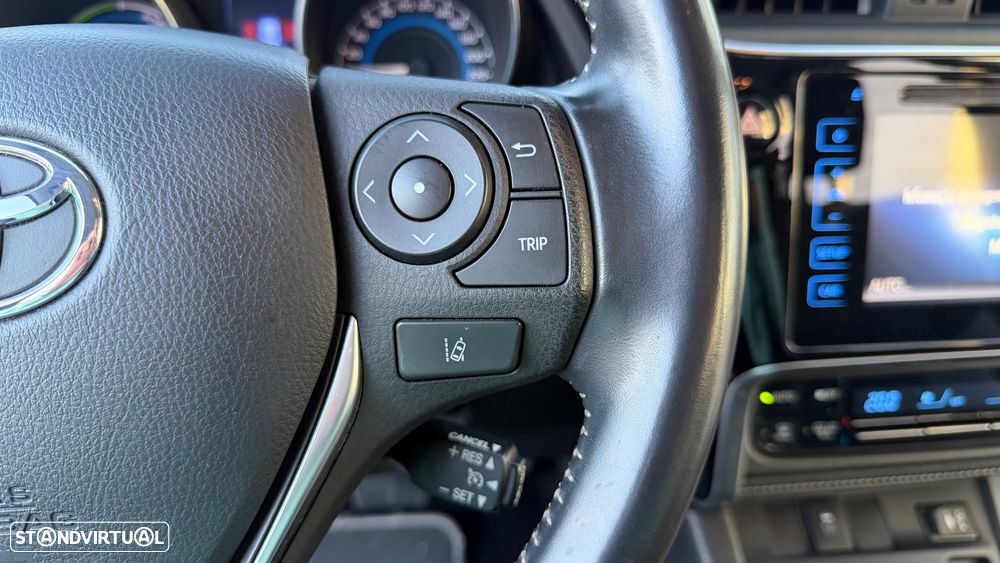 Toyota Auris Touring Sports 1.8 HSD Comfort +P.Techno+P.Sport - 26