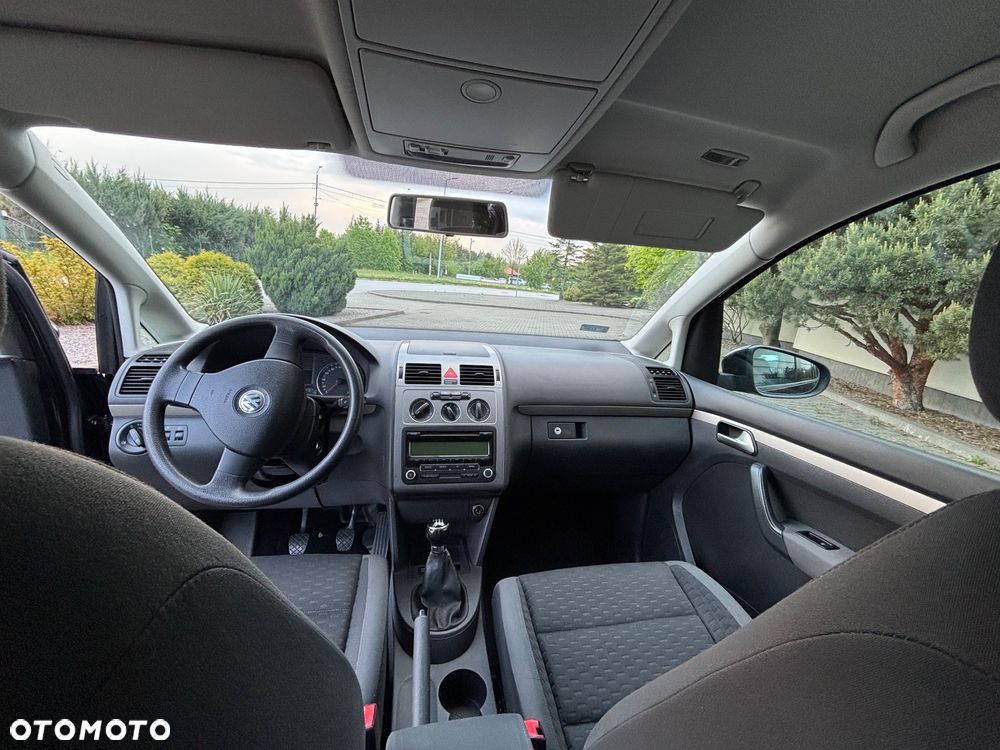 Volkswagen Touran - 11