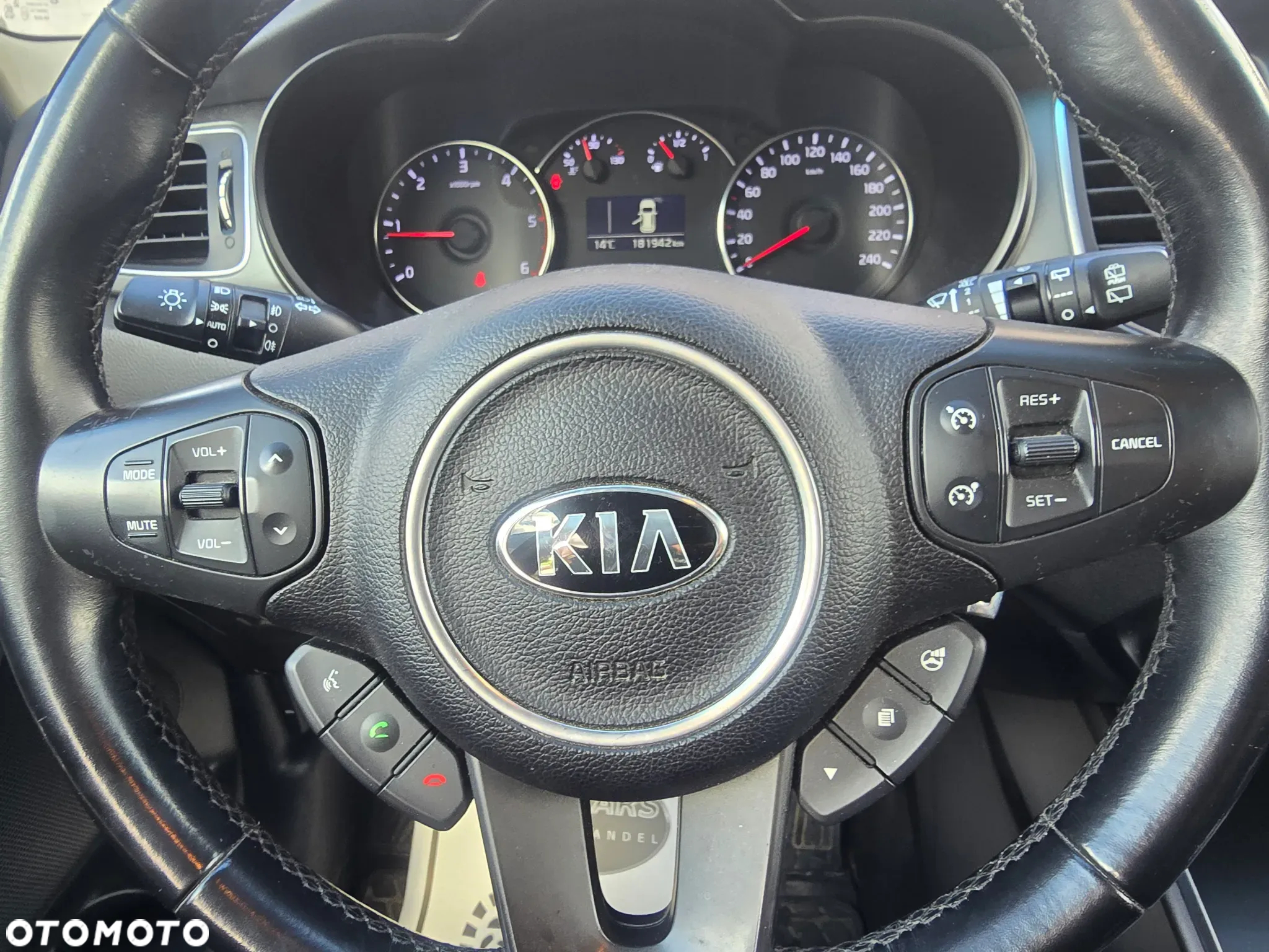 Kia Carens 1.7 CRDi XL 7os - 9