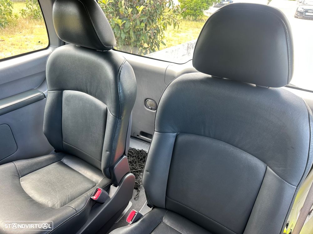 Hyundai Trajet 2.0 CRDi GLS - 17