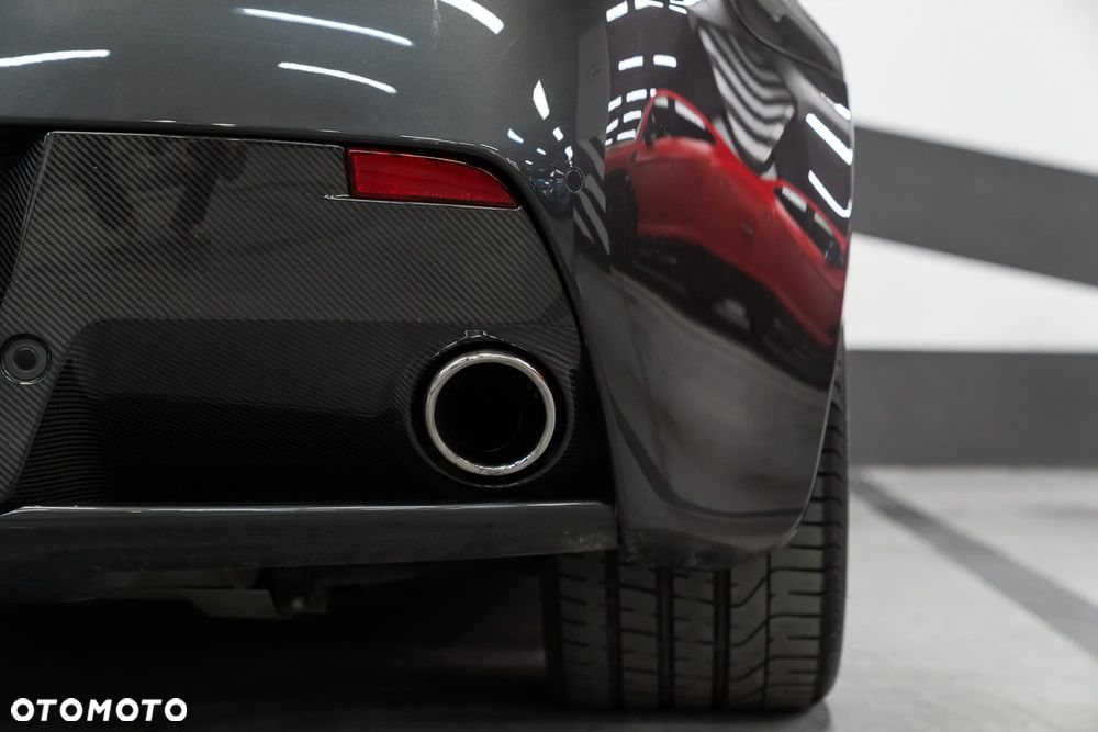 Aston Martin V12 Vantage - 20