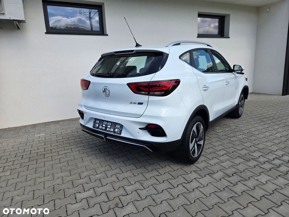 MG ZS - 4