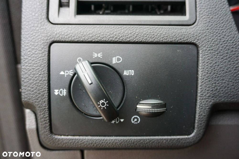 Ford Kuga 2.5 4x4 Titanium - 26