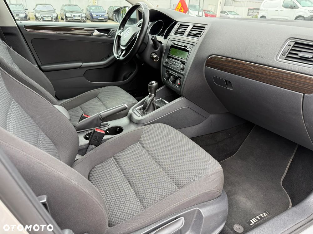 Volkswagen Jetta 2.0 TDI DPF Comfortline - 14