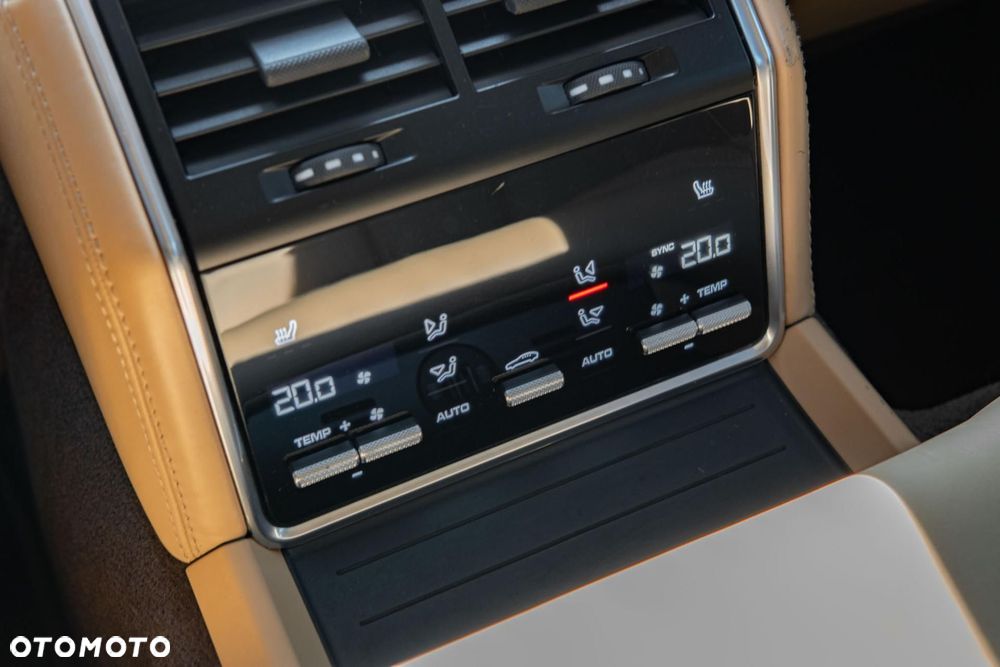 Porsche Panamera 4 E-Hybrid - 31