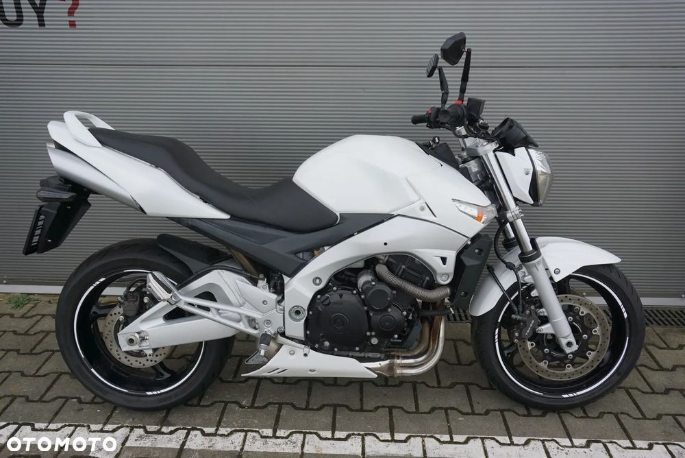 Suzuki GSR - 2