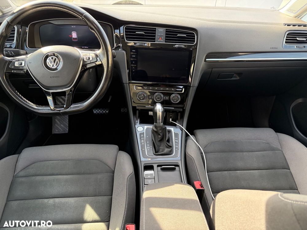 Volkswagen Golf - 22