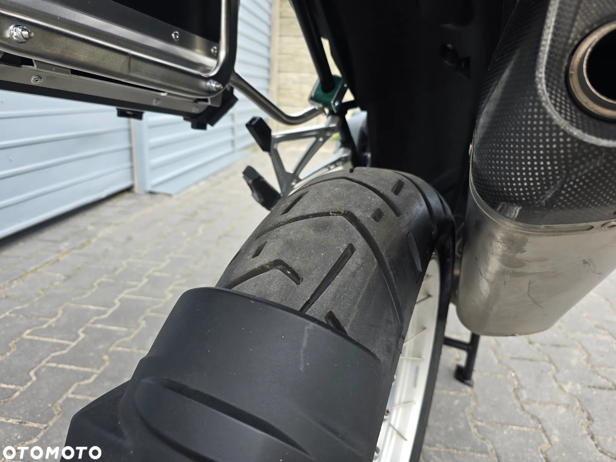 BMW R - 8