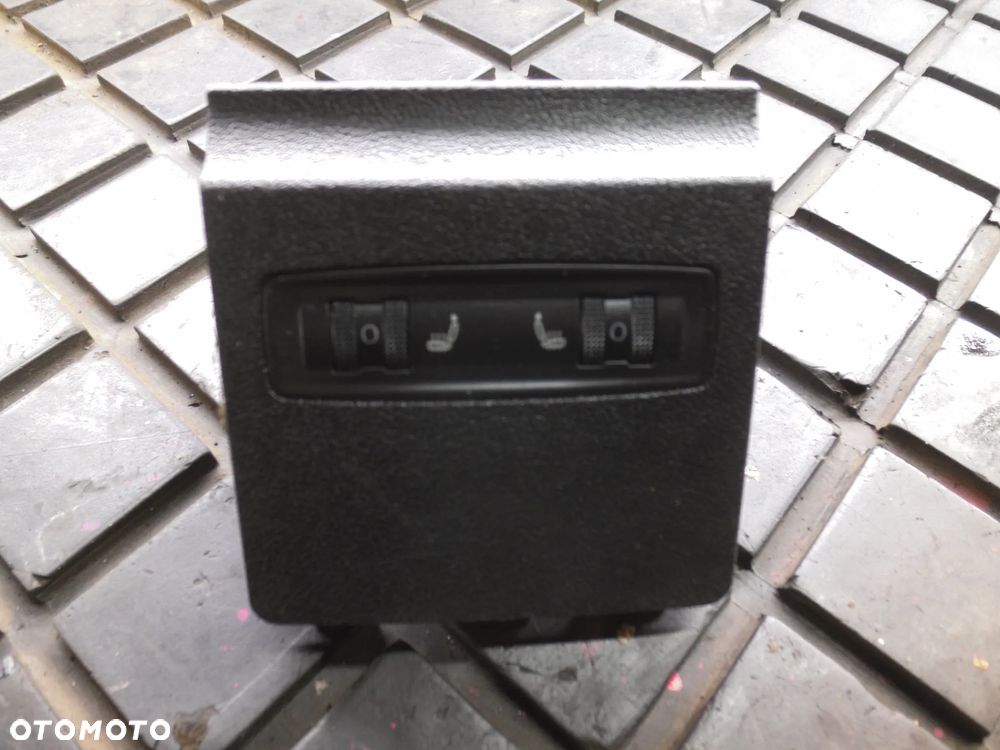 Audi A3 regulacja podgrzewania foteli 8P0863351A 8E0963563A - 1