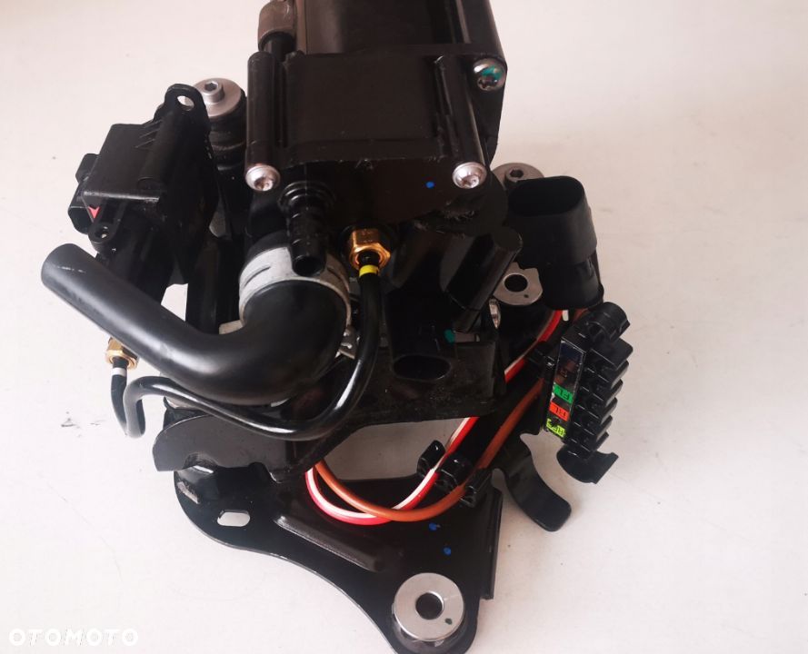 KOMPRESOR ZAWIESZENIA BMW 5 G31 G32 GT 37206886721 - 3