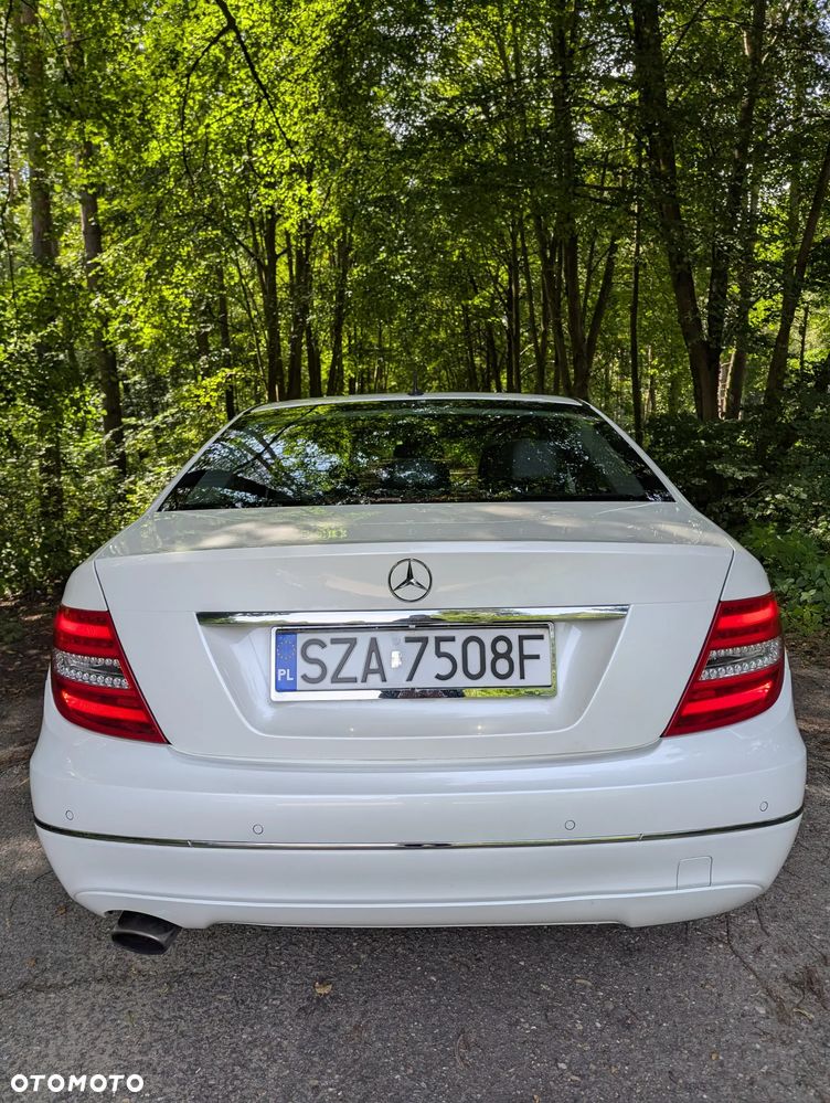 Mercedes-Benz Klasa C 200 CGI BlueEff Avantgarde - 14