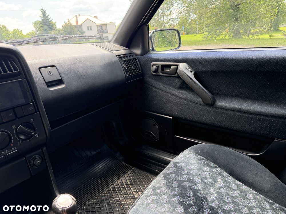 Volkswagen Passat 1.8 GL - 14