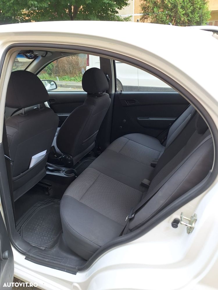 Chevrolet Aveo - 4