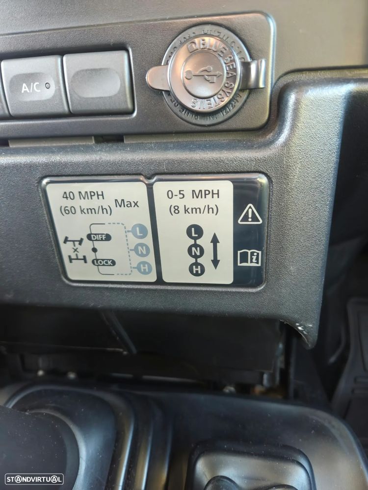 Land Rover Defender - 10