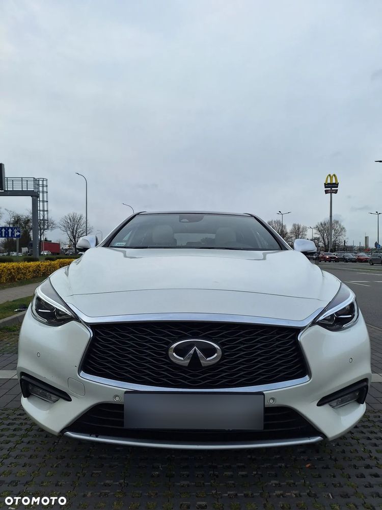 Infiniti Q30 1.6t Premium 7DCT - 3