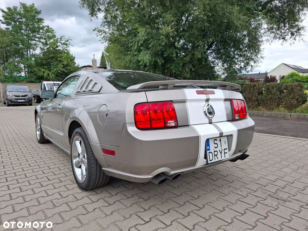 Ford Mustang - 28