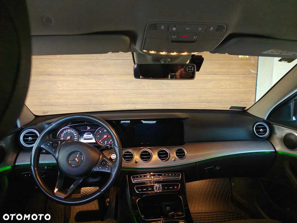 Mercedes-Benz Klasa E 220 d 4-Matic 9G-TRONIC - 10