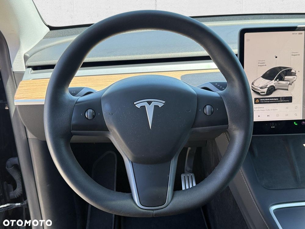 Tesla Model Y Performance AWD - 16