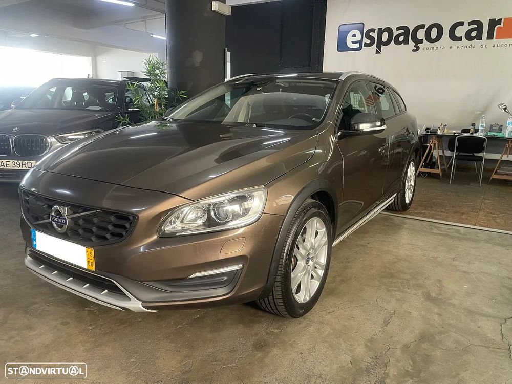 Volvo V60 Cross Country 2.0 D3 Momentum Geartronic - 1
