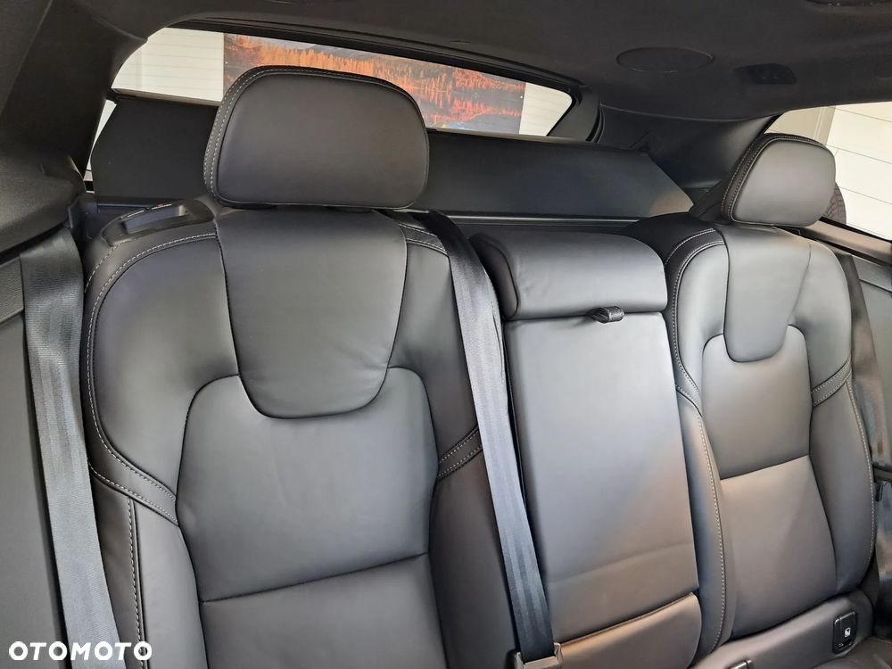 Volvo XC 60 T6 Plug-In Hybrid AWD Ultra Black Edition - 13