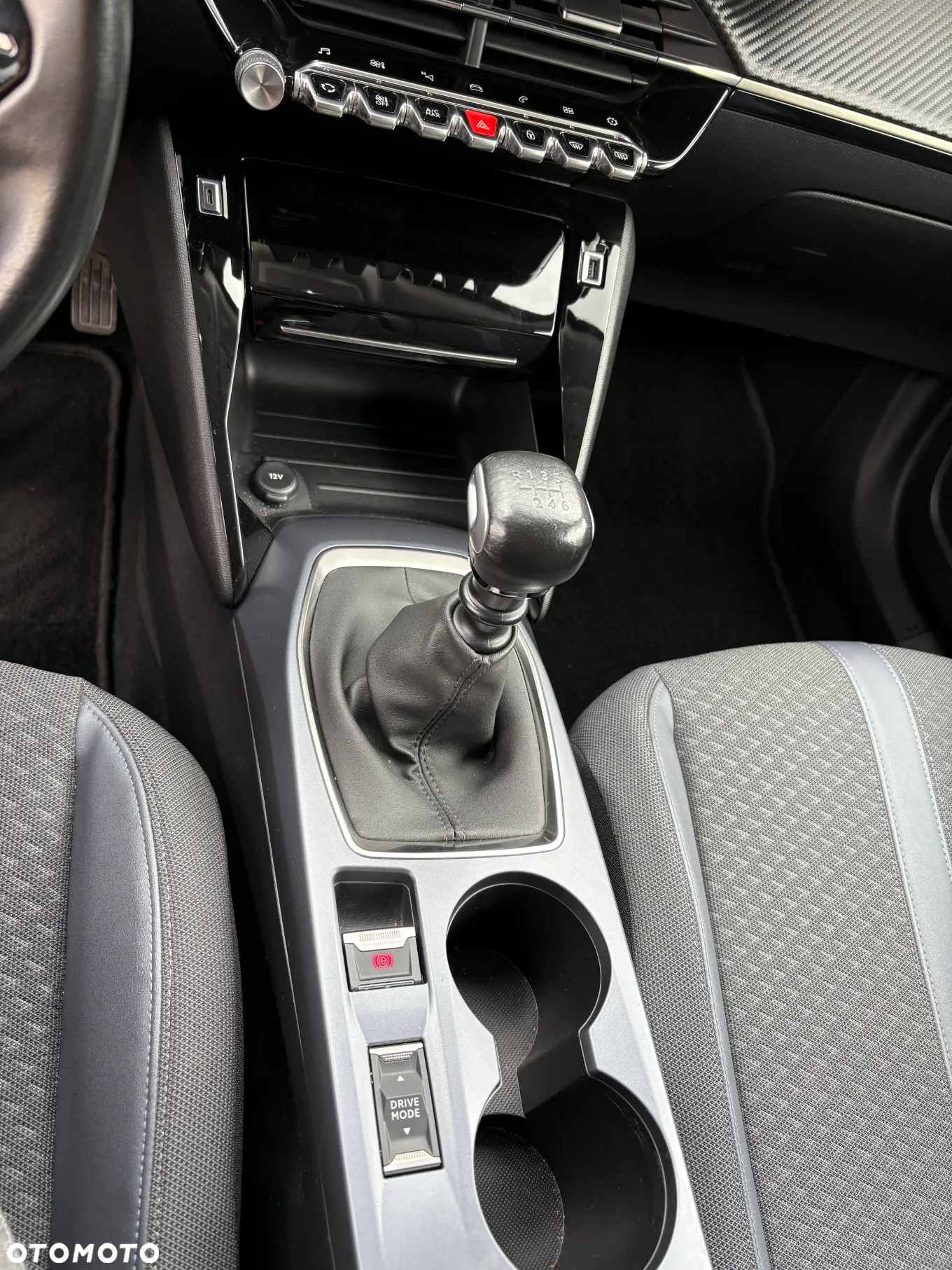 Peugeot 2008 1.2 PureTech Allure S&S - 9