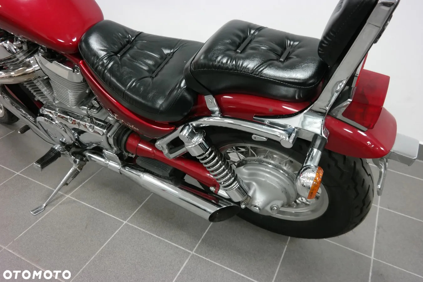 Suzuki Intruder - 12