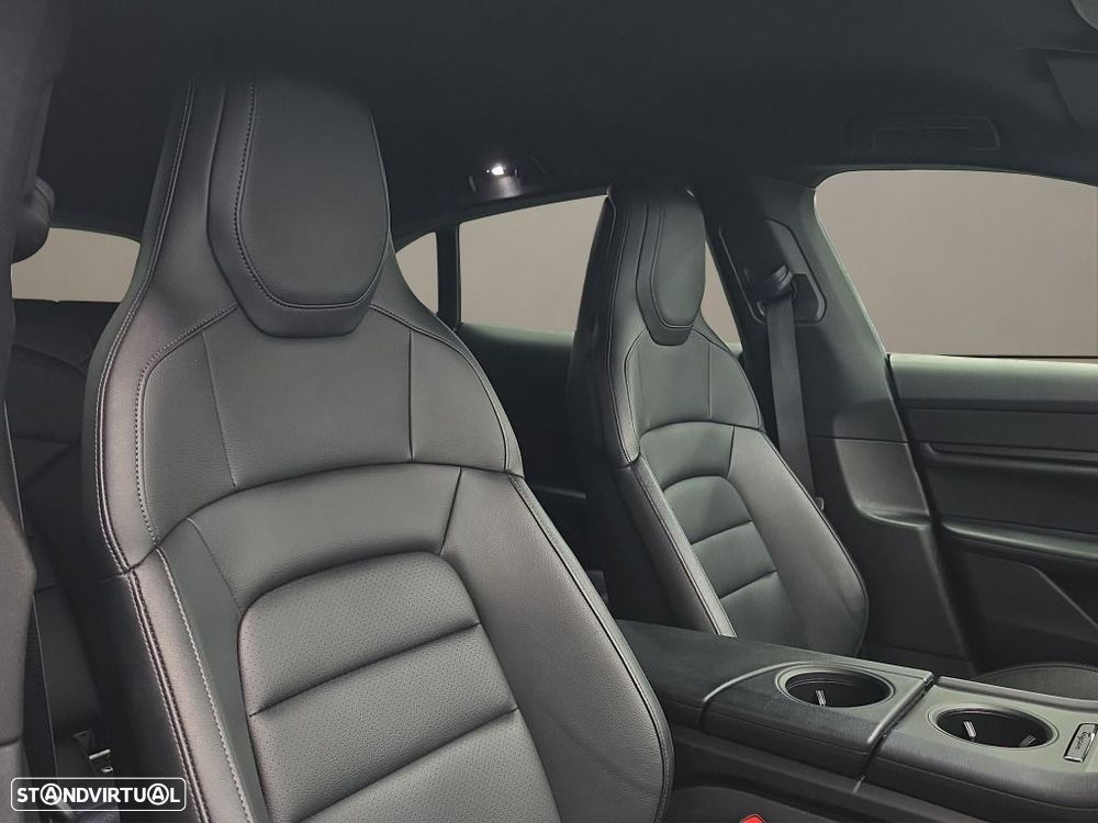 Porsche Taycan Cross Turismo - 14