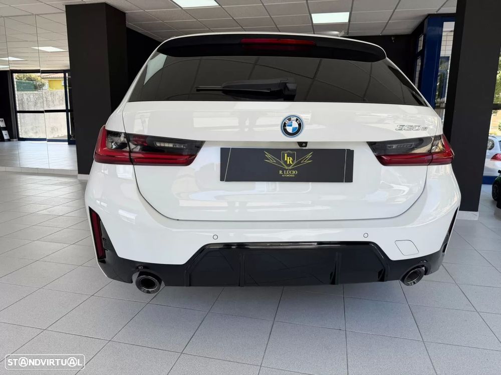 BMW 330 e Pack Desportivo M Auto - 31