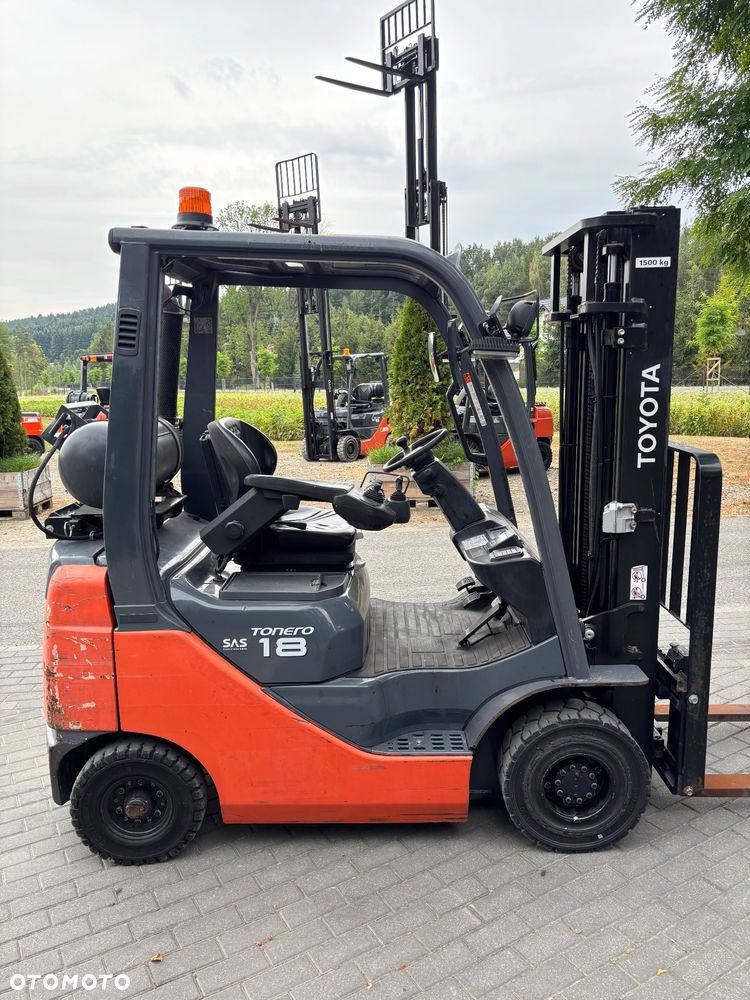 Toyota wózek widłowy 8FGF18 UCZCIWY STAN LPG benzyna 36 800 netto - 1
