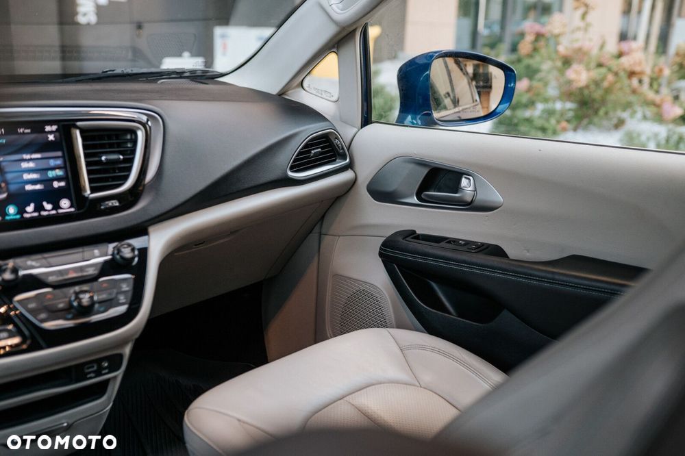 Chrysler Pacifica - 28