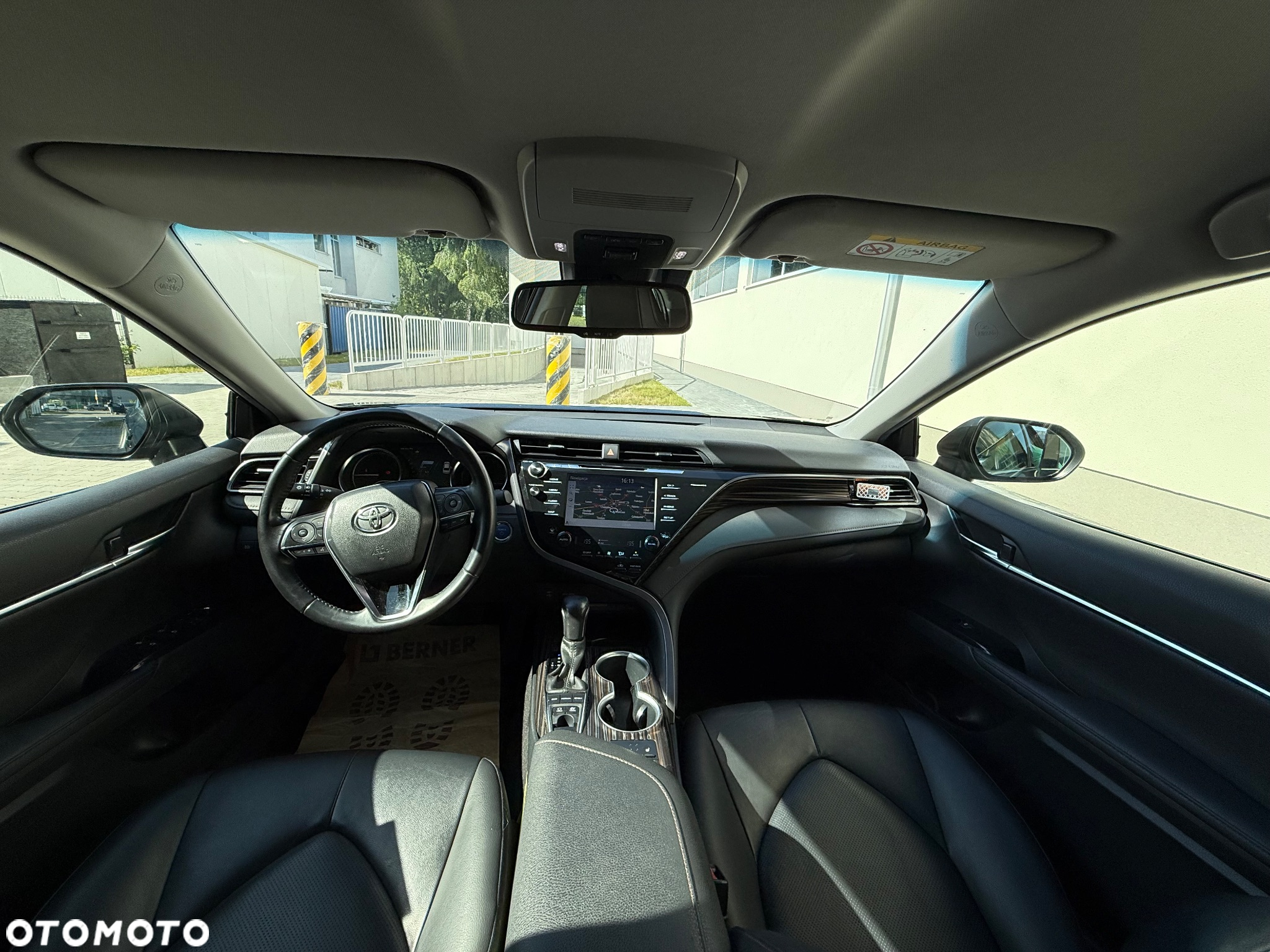 Toyota Camry 2.5 Hybrid Executive CVT - 19