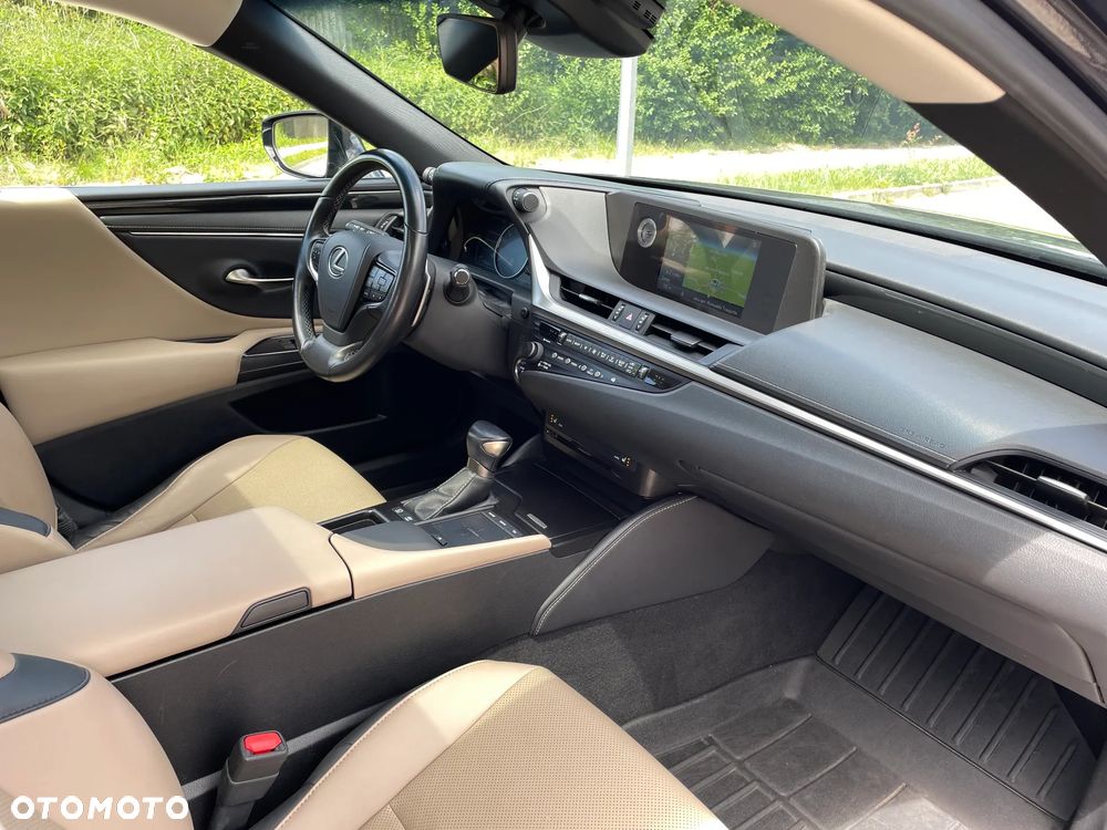 Lexus ES 300h Business Edition - 37