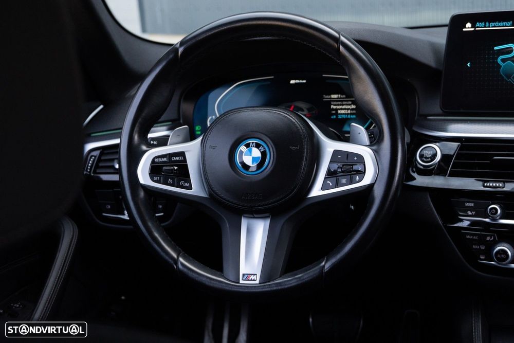 BMW 530 e Pack Desportivo M - 12