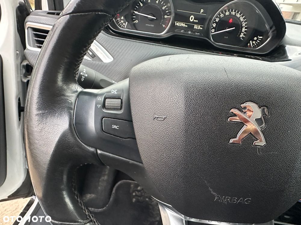 Peugeot 2008 PureTech 110 GPF EAT6 Black Edition - 25