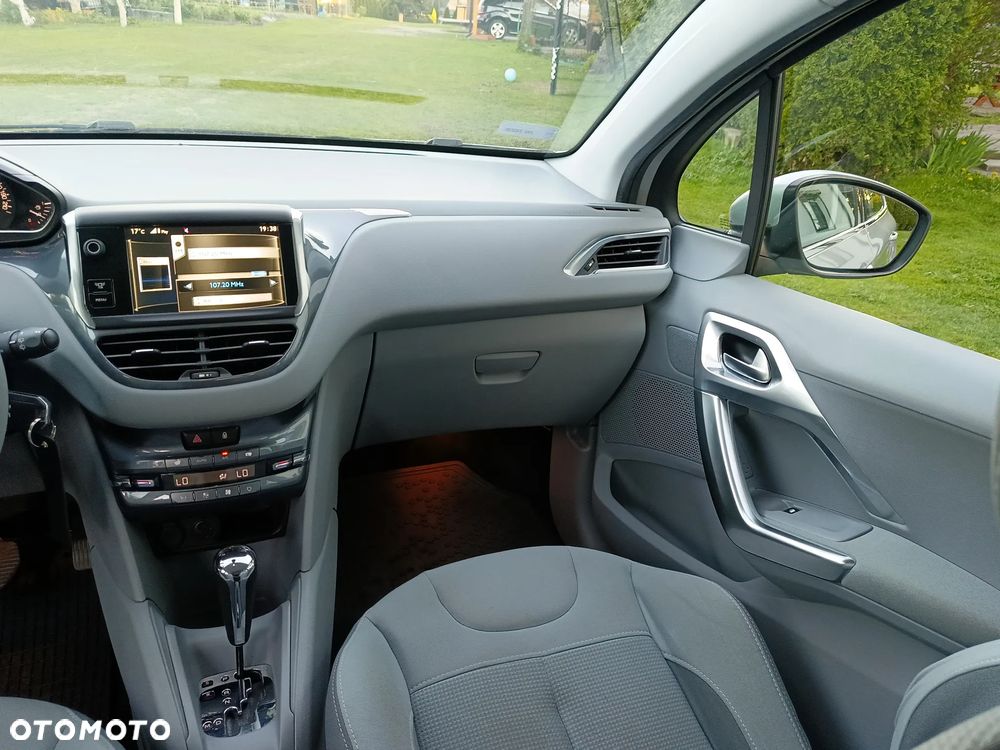 Peugeot 208 120 VTI Automatik Allure - 21