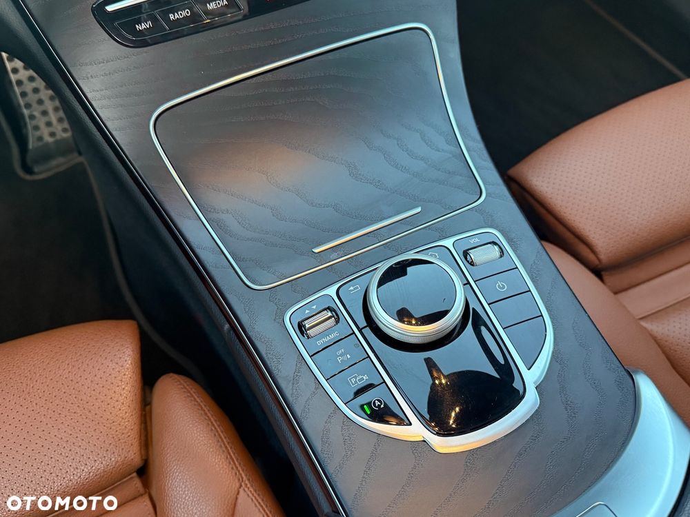 Mercedes-Benz Klasa C 200 9G-TRONIC AMG Line - 14