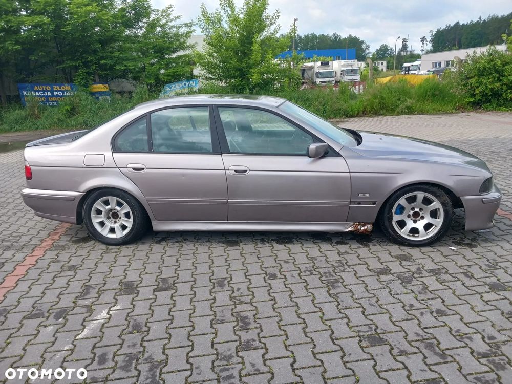BMW E39 Lift M pakiet 3.0 diesel maska drzwi prawe lewe szyba zderzak błotnik klamka lusterko Aspensilber Mettalic 339/7 skrzynia automat GS20 szyba podsufitka z szyberdachem fotele skórzane mcpersony belka bak pompka paliwa panel hak czujniki parkowania lampa pompka paliwa pływak przewody most półoś wał dyfer belka sanki listwa osłona atrapa NA CZĘŚCI WSZYSTKIE CZĘŚCI - 8