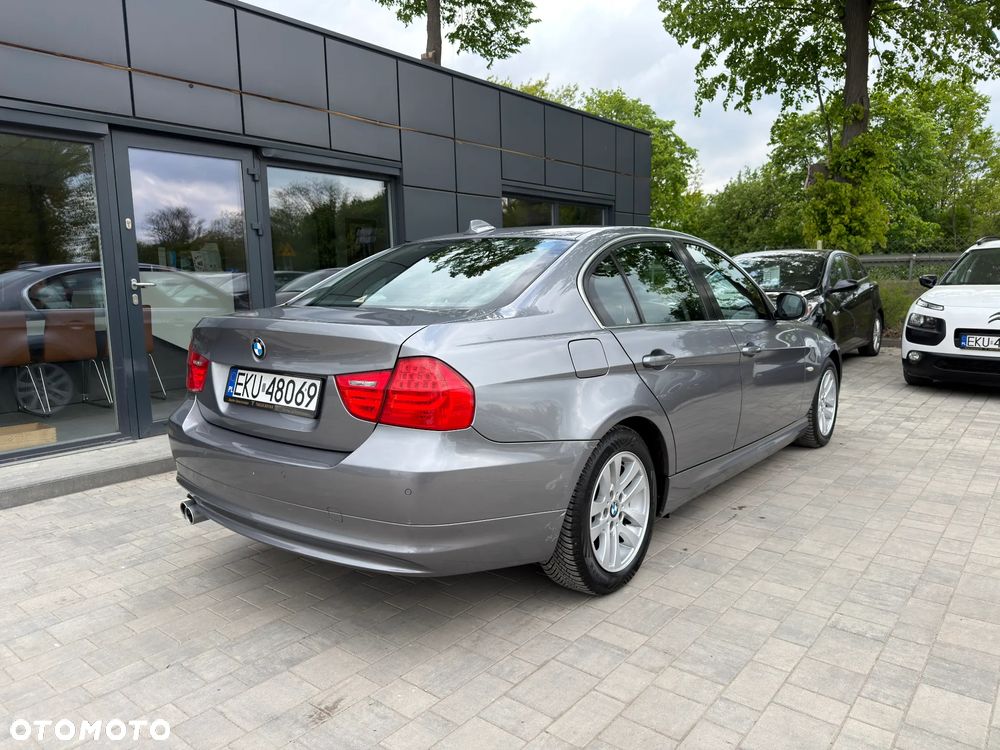 BMW Seria 3 325i Edition Exclusive - 6