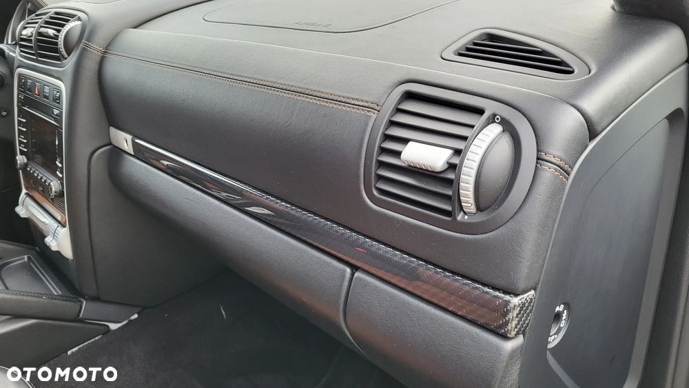 Porsche Cayenne Turbo S - 23
