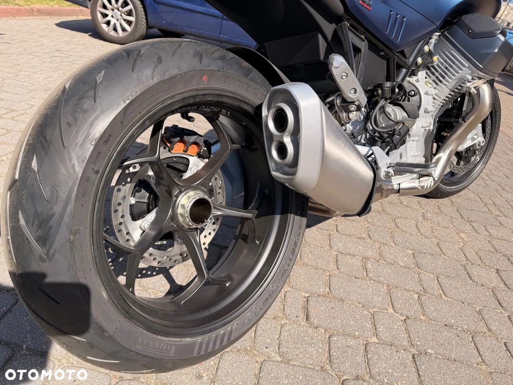 Moto Guzzi V100 Mandello - 8